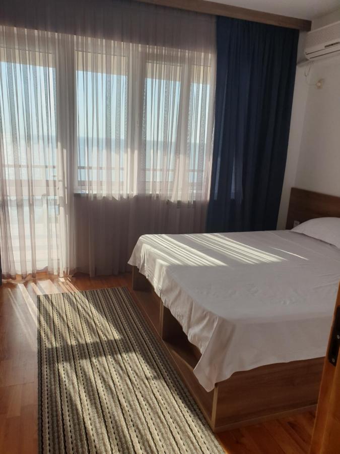 Poarta Apelor Hotell Sarichioi Exteriör bild