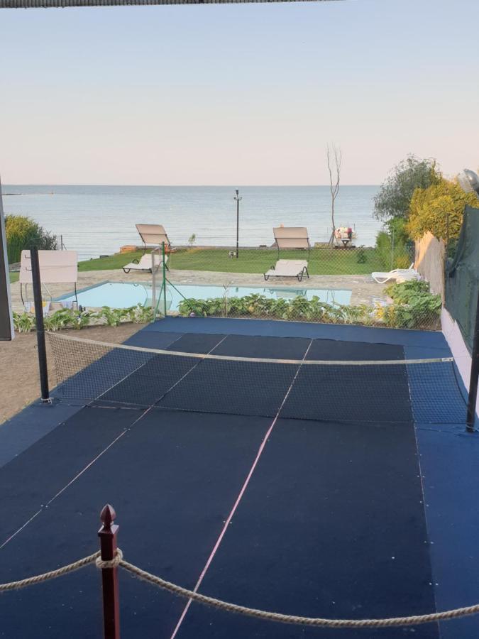 Poarta Apelor Hotell Sarichioi Exteriör bild