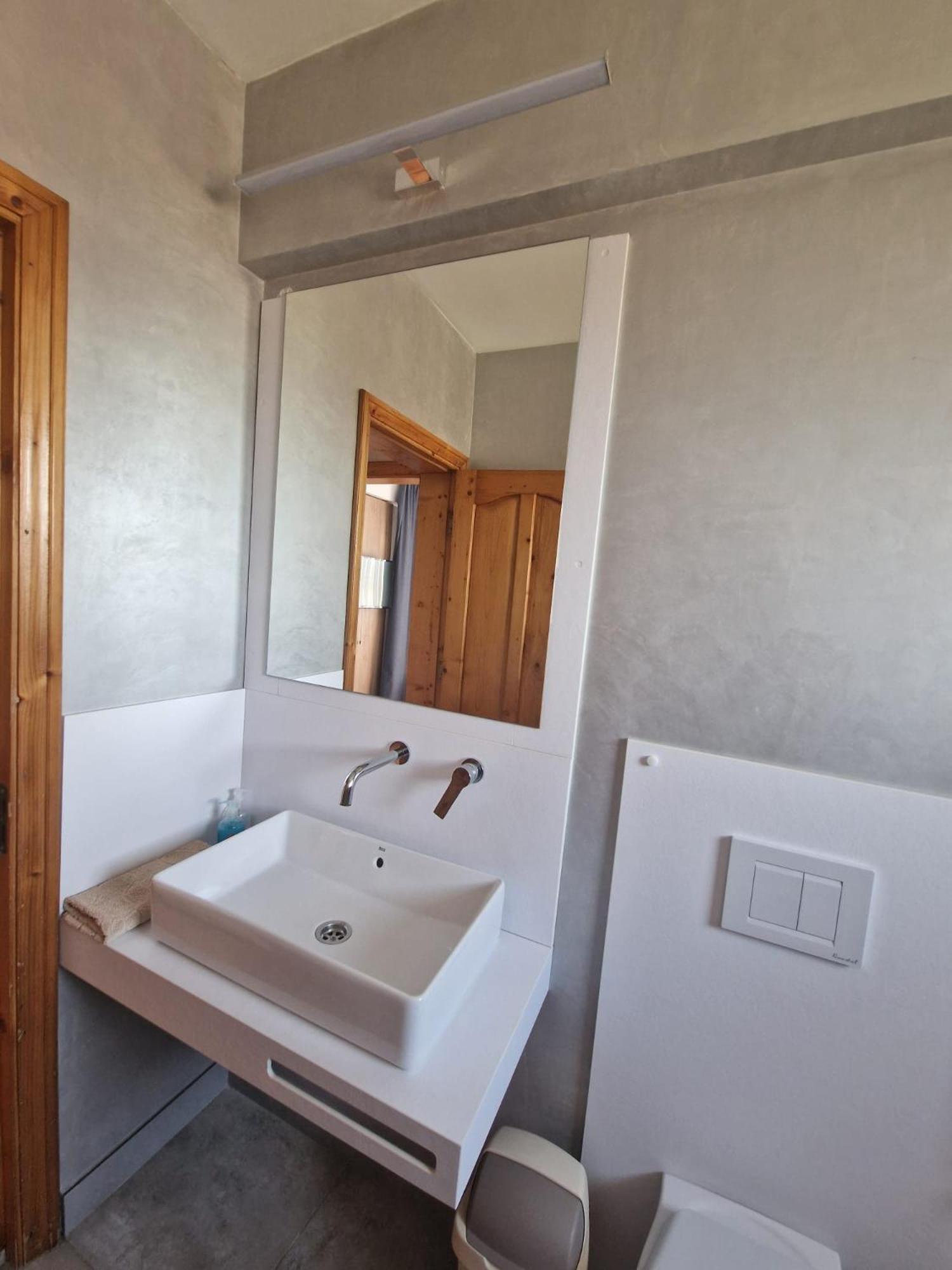 Poarta Apelor Hotell Sarichioi Exteriör bild