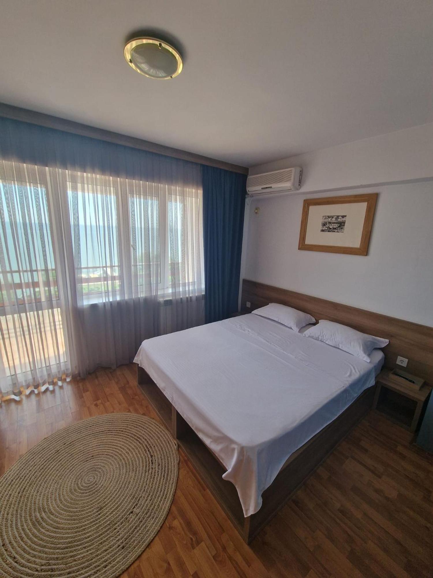 Poarta Apelor Hotell Sarichioi Exteriör bild
