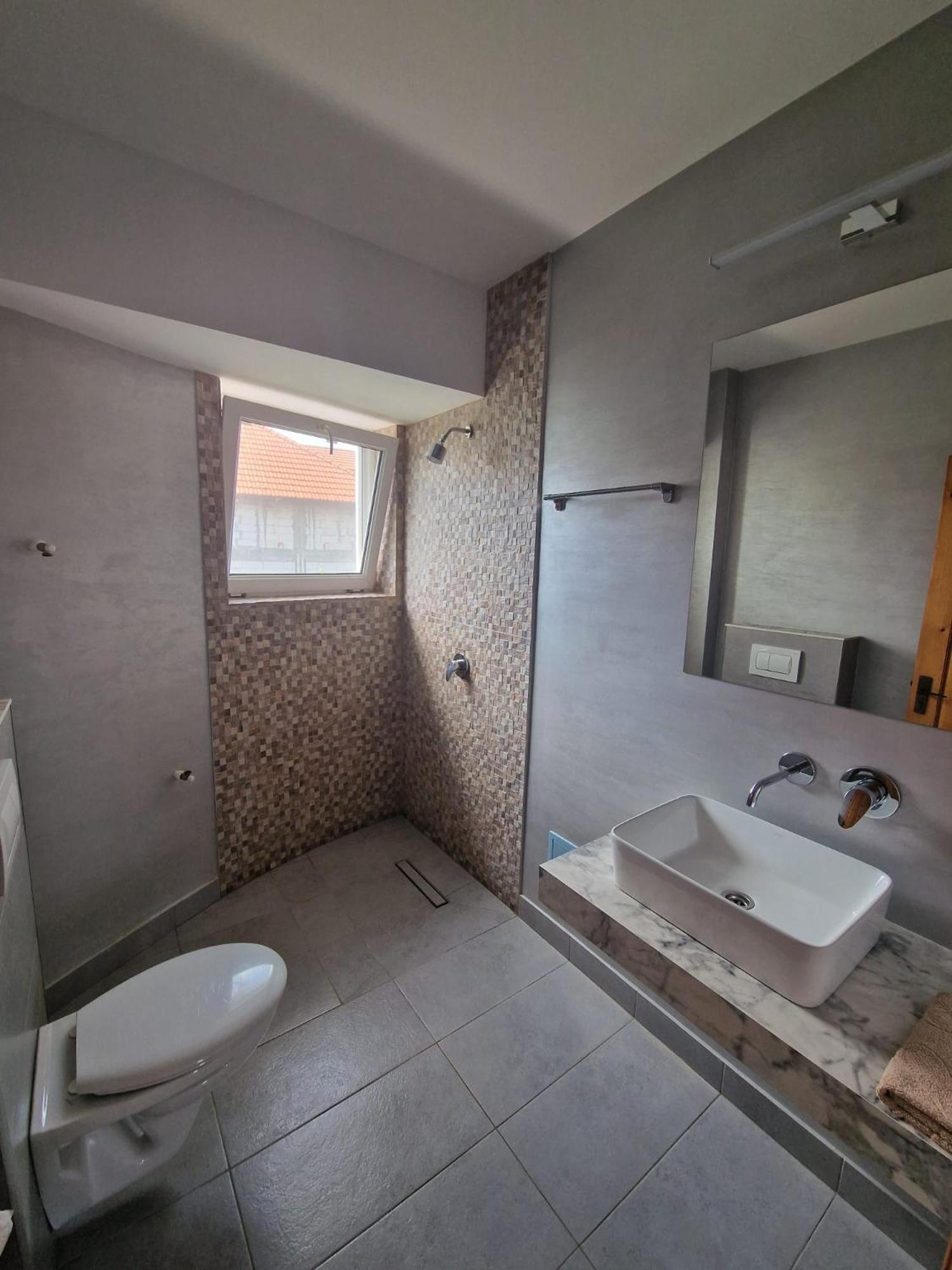 Poarta Apelor Hotell Sarichioi Exteriör bild
