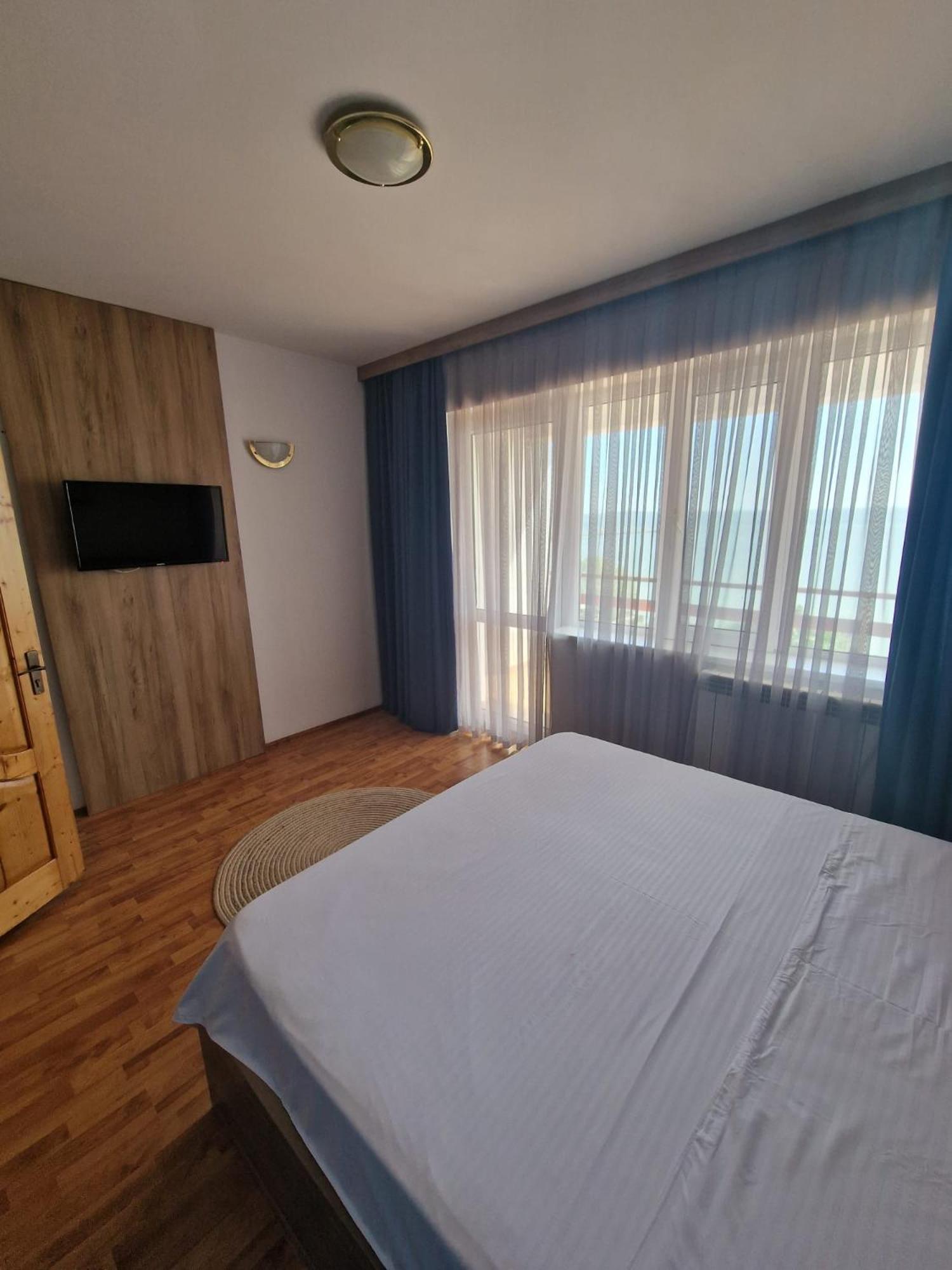 Poarta Apelor Hotell Sarichioi Exteriör bild